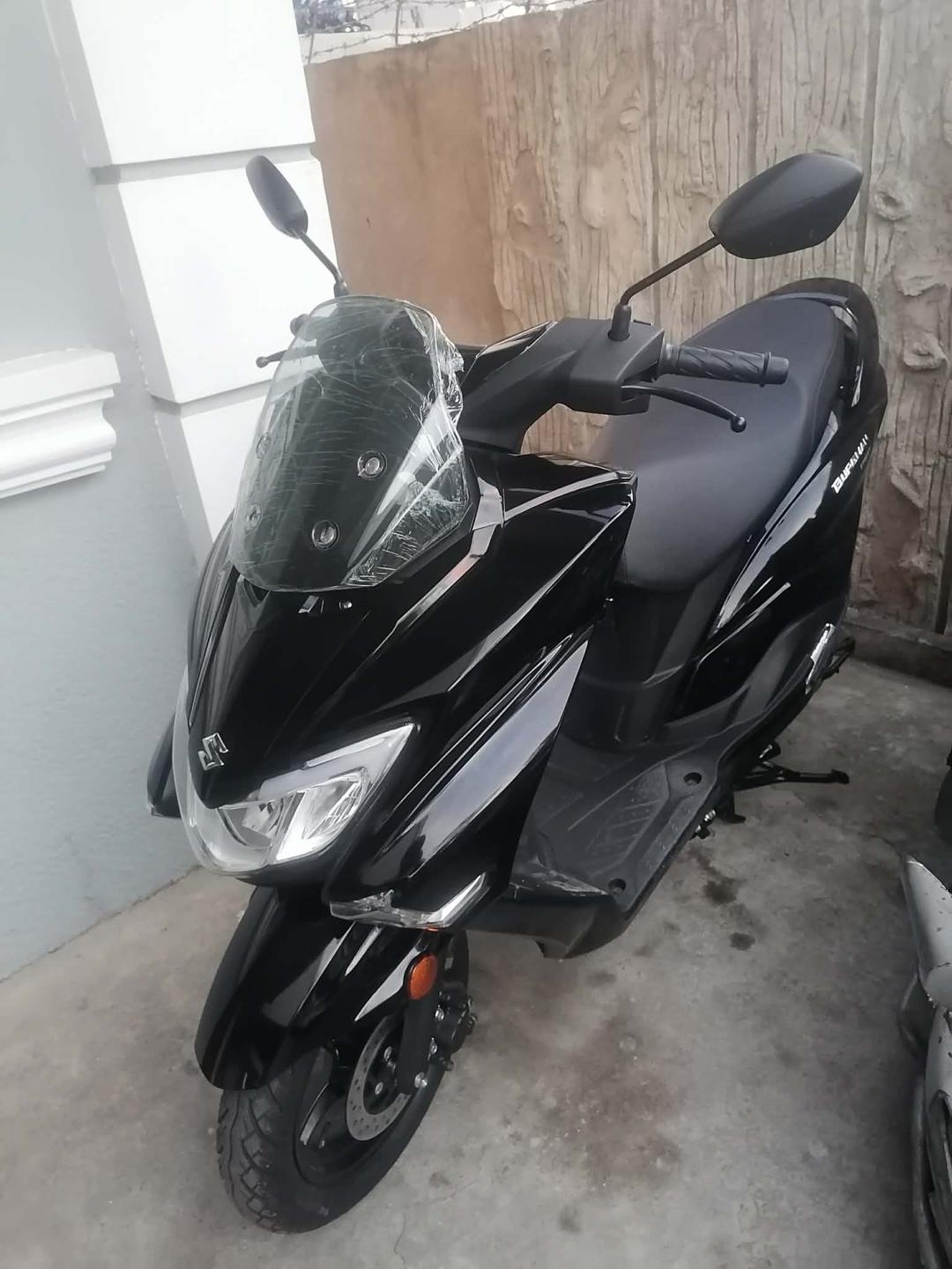 Suzuki Burgman Black